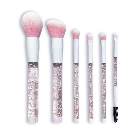 Limited Edition Hello Kitty® 50th 6-PC Brush Gift Set - Picture 3 of 8